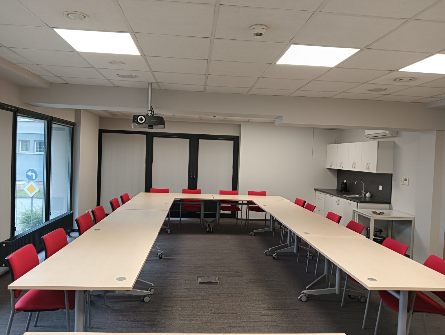 Sala konferencyjna Dębiec 400