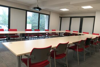 Sala konferencyjna Dębiec 400