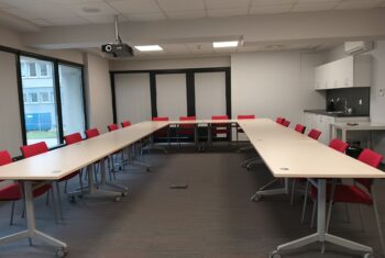 Sala konferencyjna Dębiec 400