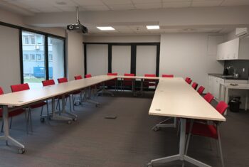 Sala konferencyjna Dębiec 400