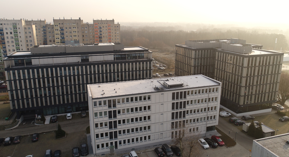 Budynek 400 - Dębiec widok z drona