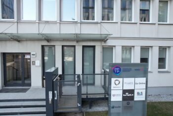 Wejście do budynku PPTP 28 Czerwca 1956r. 404