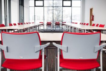 Sala konferencyjna D, 28 Czerwca 1956r. 404